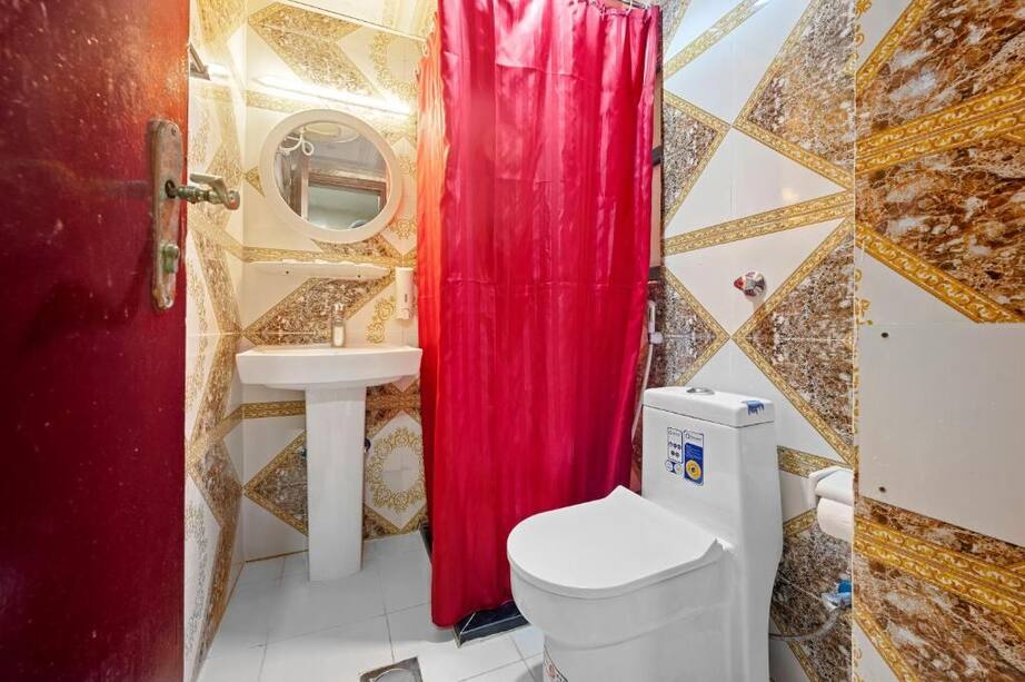 Private bathroom with shower and sink at Homa Hotel